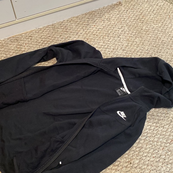Nike Tech Fleece - Picture 3 of 3